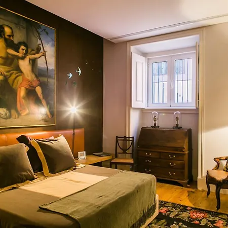 Traveling To 310 - Castelo Apartment