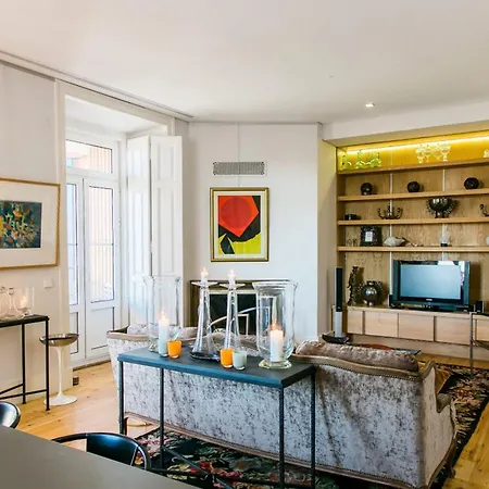 Traveling To 310 - Castelo Apartment *