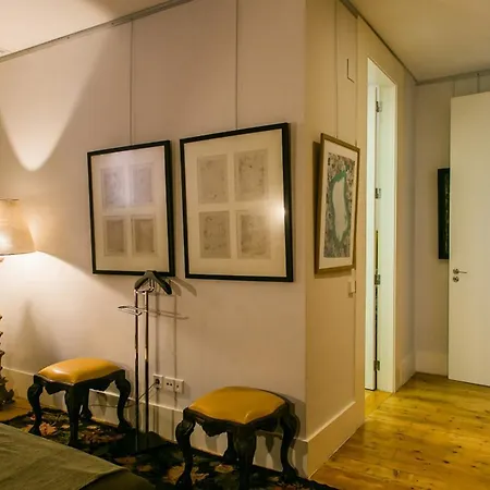 Traveling To 310 - Castelo Apartment